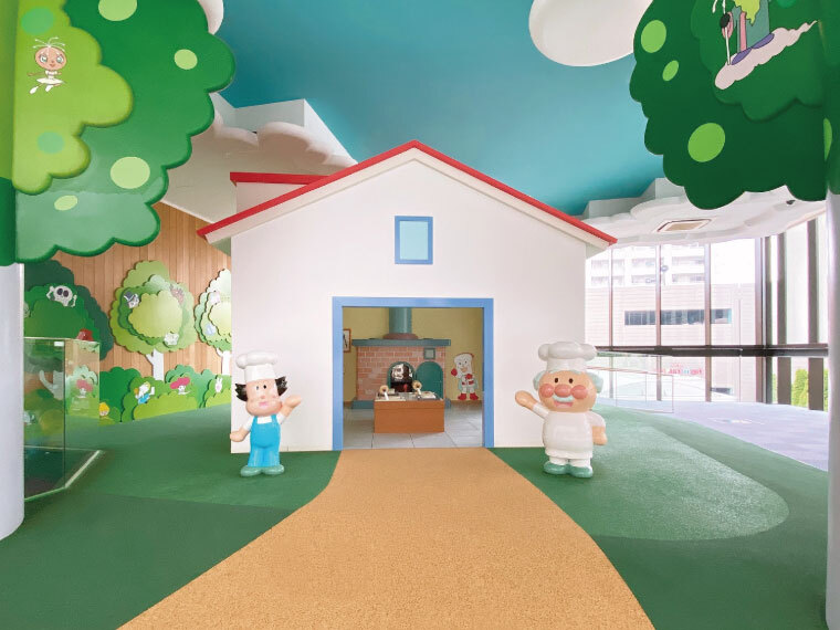 ジャムおじさんとバタコさんがお出迎え。